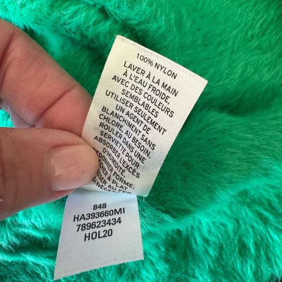 HALOGEN fun fuzzy flattering green vneck sweater💚super soft! Zoom in for more💚 - Picture 9 of 10